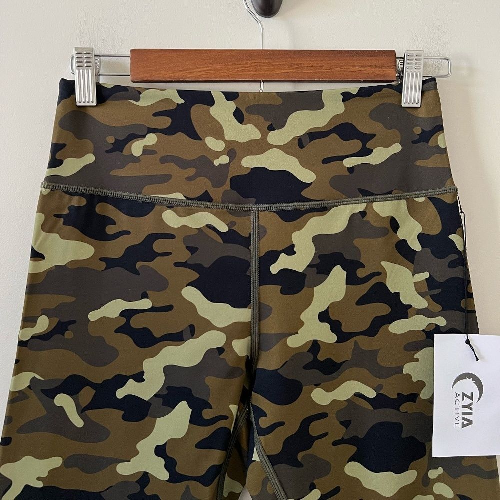 ZYIA Light Green Camo Reflective Soft & Snug Mid-Rise 7/8 Legging Size 6-8 - Picture 6 of 16